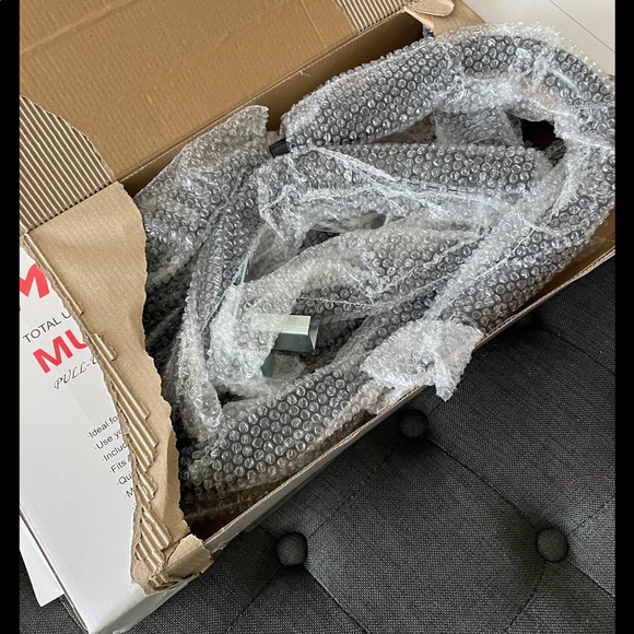 Amazon pull up bar for over doorway. - Picture 3 of 3